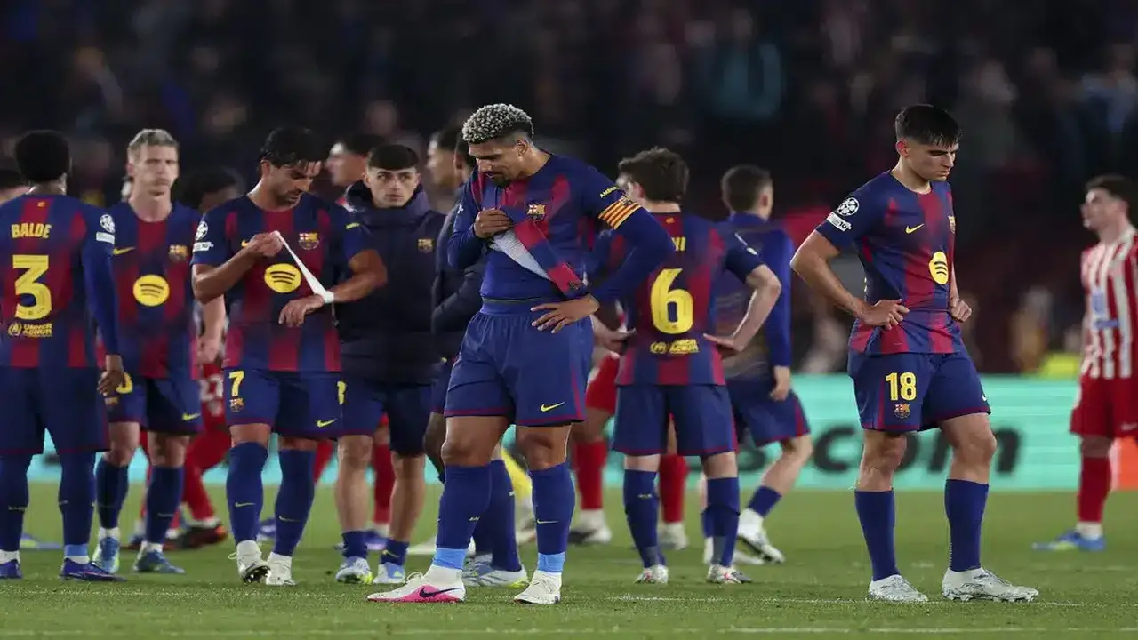 ثورة في برشلونة.. 3 نجوم على مقصلة الرحيل لأجل عيون ألفاريز وباستوني